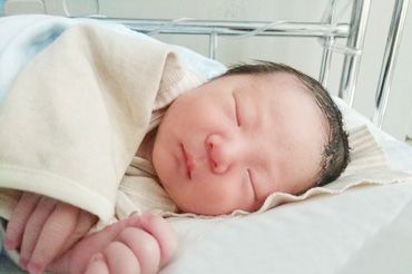 恭喜S&H夫妇喜得七斤胖小子