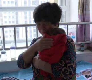 58岁失独高龄产妇诞下试管双胞胎，试管婴儿有年
