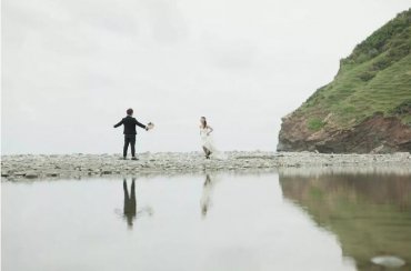 拉拉伴侣婚纱照，幸福溢于言表！