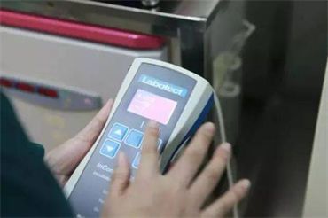 意大利同性伴侣人工受孕产子，双亲身份首获认可